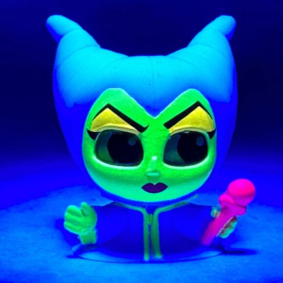 Disney Doorables Blacklight Villains MALEFICENT - Sleeping Beaty Glow NEW SEALED - Picture 9 of 13